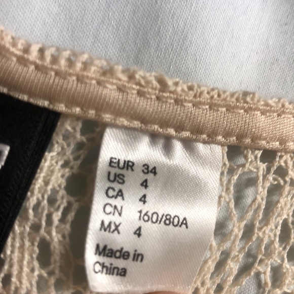 H&M divided cream color knit scalloped edge dress euc sz 4 - Picture 2 of 11